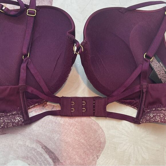 Victoria's Secret Bombshell Plunge Bra 32C - Picture 8 of 13